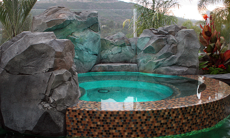 Circular spa with mosaic border